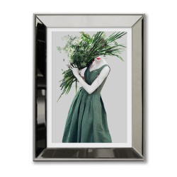  Obraz w lustrzanej ramie kobieta z bukietem roślin 31x41cm