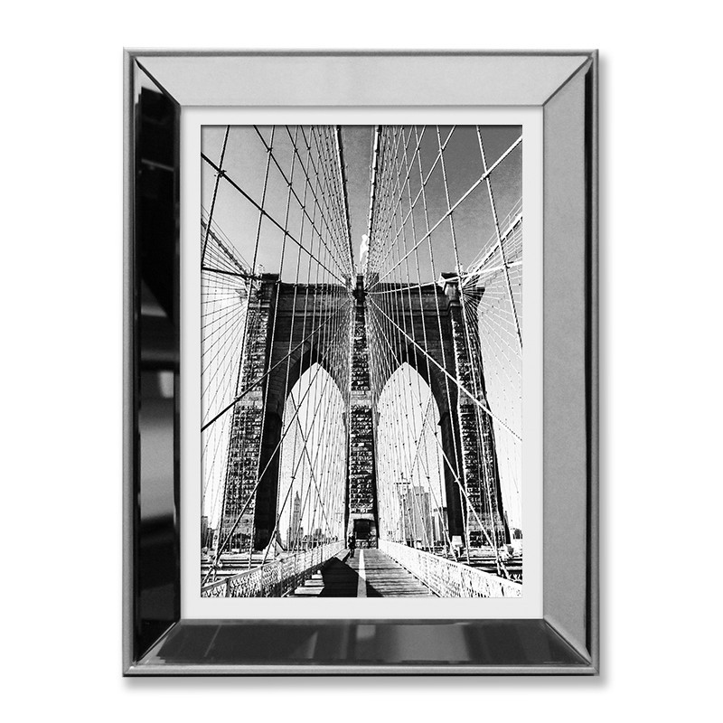  Obraz w lustrzanej ramie do salonu czarno biały metalowy most 31x41cm