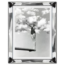  Obraz w lustrzanej ramie do salonu czarno-biały pływaczka w chmurach 41x51cm